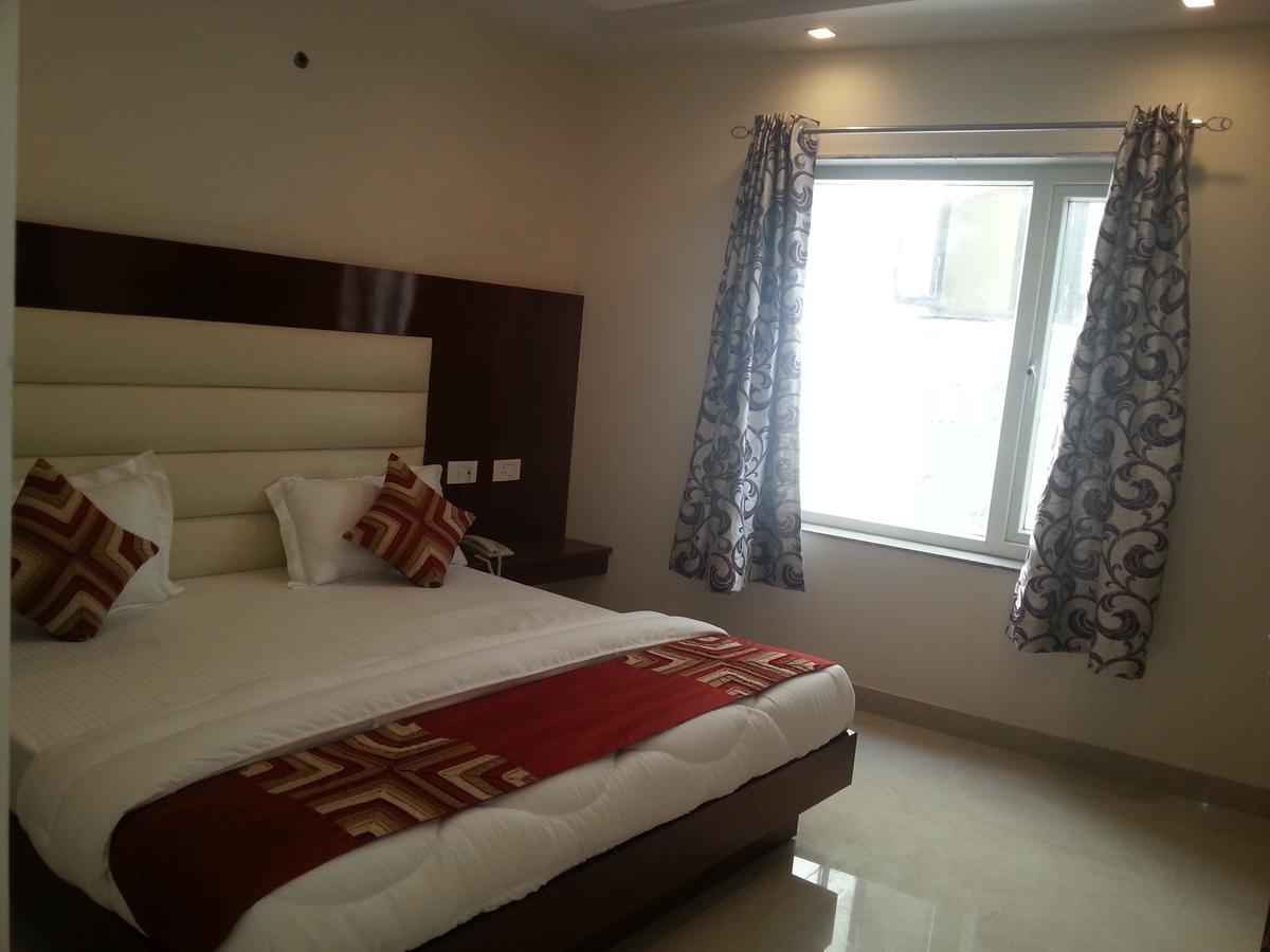 Hotel Sapphire New Delhi Exterior foto