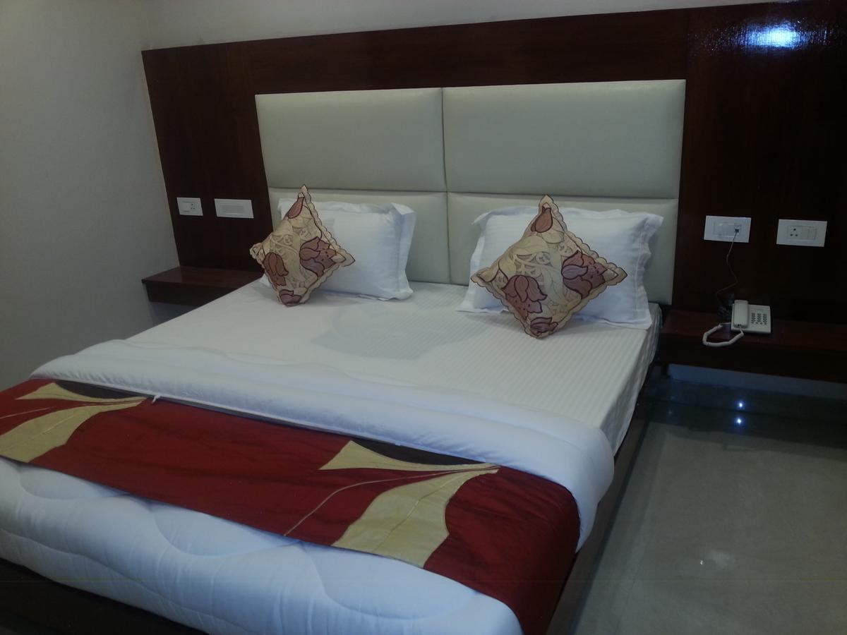 Hotel Sapphire New Delhi Exterior foto