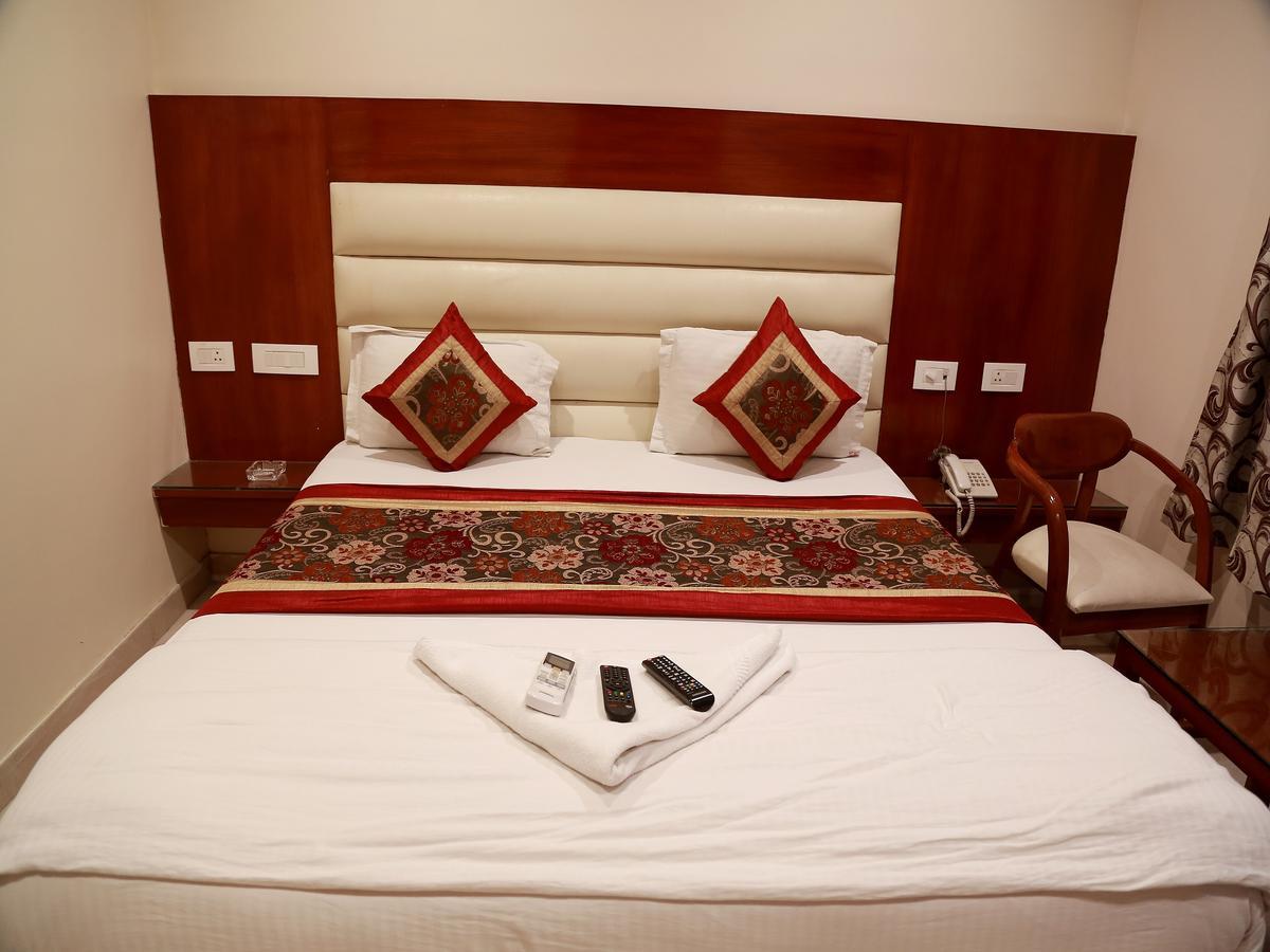 Hotel Sapphire New Delhi Exterior foto